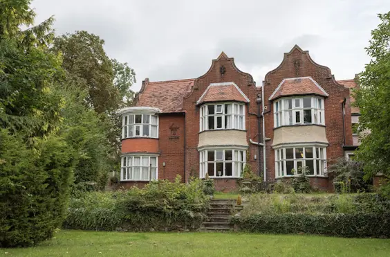Larchwood Nursing and Residential Home - outside view of care home