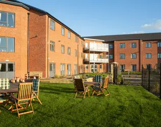 Tanglewood Cloverleaf - outside view of care home