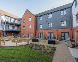 Oat Hill Mews - outside view of care home