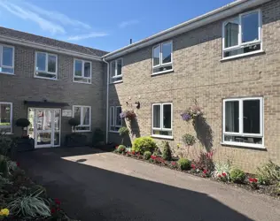 Redbond Lodge - outside view of care home