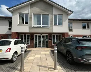 Bracebridge Court - outside view of care home