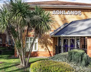 Stoneygate Ashlands - outside view of care home