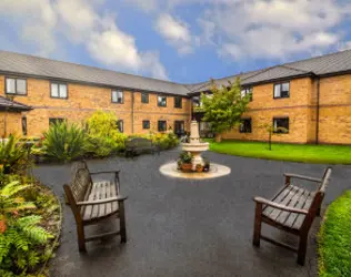 Braywood Gardens - outside view of care home