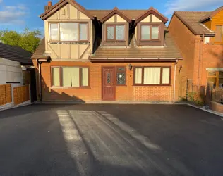 Oak Tree House - outside view of care home