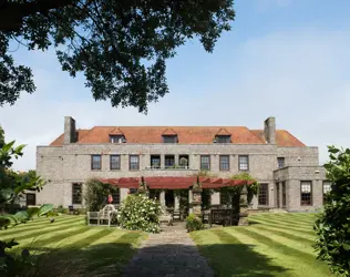 Barford Court - outside view of care home